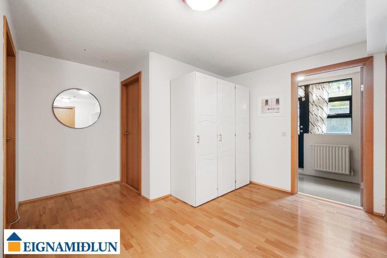 Large Apartment Close To The Centre Рейкявик Екстериор снимка